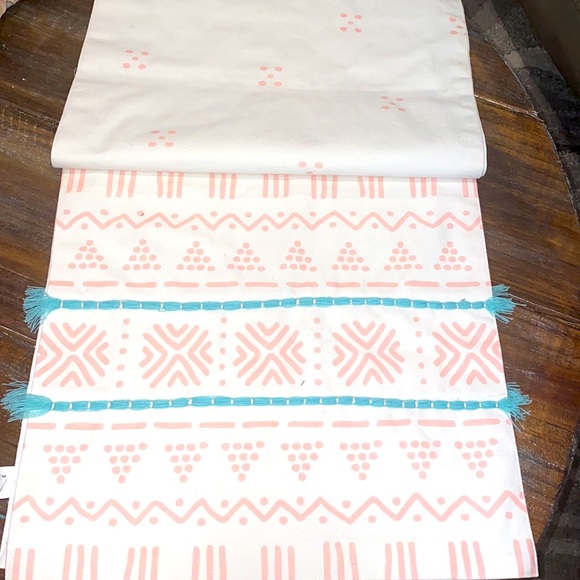 Spring Table Runner *NWT linen - Picture 6 of 7